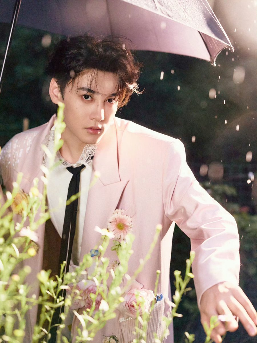 SweetCorns0714's tweet photo. (3/3)Blooms in clusters, sleeves carrying fragrance. A light rain gently moistens, the charm lingers long 💐
From Tian Xuning Studio on Weibo, 09/28/2026
#TianXuning #TianZiyu #leipeng99 https://t.co/j31Wh0Qpvc