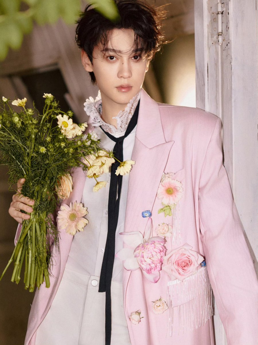 SweetCorns0714's tweet photo. (2/3)Blooms in clusters, sleeves carrying fragrance. A light rain gently moistens, the charm lingers long 💐
From Tian Xuning Studio on Weibo, 09/28/2026
#TianXuning #TianZiyu #leipeng99 https://t.co/xQNPbWPQQG