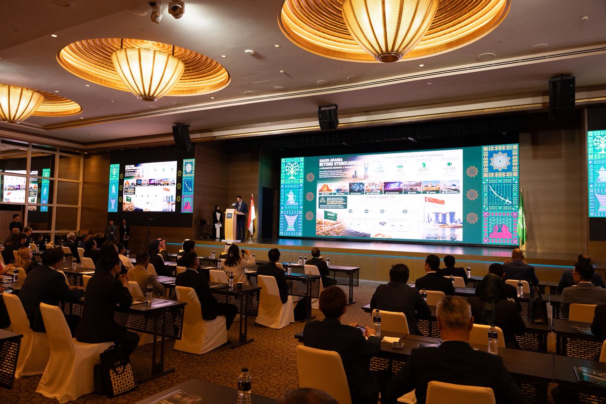 SaudiIPA's tweet photo. شاركت الهيئة السعودية لتسويق الاستثمار في «ملتقى الاستثمار في المملكة»، الذي نظمته سفارة المملكة في سنغافورة بالتزامن مع احتفالات اليوم الوطني السعودي، بقيادة سعادة السفير محمد الغامدي، وبمشاركة الدكتور شهزاد نسيم، رئيس الجانب السنغافوري في مجلس الأعمال السعودي السنغافوري، وحضور نخبة من رجال الأعمال والمستثمرين.
واستعرضت الهيئة دورها في تسويق الفرص الاستثمارية الواعدة في القطاعات المستهدفة بالمملكة، وتعزيز التعاون الاستثماري بين البلدين، بما يدعم مستهدفات مجلس الشراكة الاستراتيجية السعودي السنغافوري.