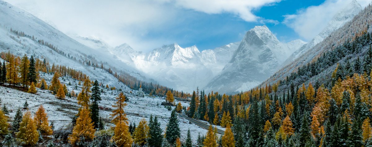 Mt_Siguniang's tweet photo. @90Hercost Chengdu! And since we’re here… save a few extra days for Mt. Siguniang too :) Autumn is one of the most beautiful times to visit — mountains, valleys and hiking just a few hours away. https://t.co/lV3EroHpvv