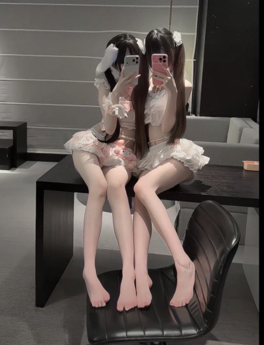 tammy09jk7's tweet photo. 新人刚玩x…..真给看

有人想锐评一下我跟闺蜜福嘛 

赶紧看，我要删了

流言1秒回 https://t.co/IXyiG6bW5m