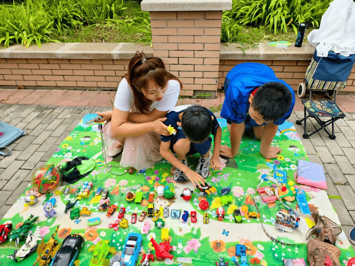 AudreyWiltsob's tweet photo. Ven a nuestra Feria Comunitaria este sábado 10h en la plaza principal! Habrá comida típica, juegos para nios y charlas de vecinos. Todos son bienvenidos! https://t.co/ebn8Qt6O2P