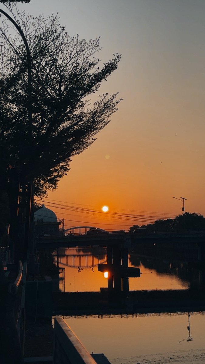 Hatchu_3's tweet photo. Memanusiakan manusia itu takes more than intelligence. karena jadi pintar itu mudah, but not everyone knows how to respect, to listen, and to treat others with dignity. ilmu bisa dicari, tapi adab lahir dari hati yg sadar akan nilai kemanusiaan. https://t.co/RQC32qSzCo