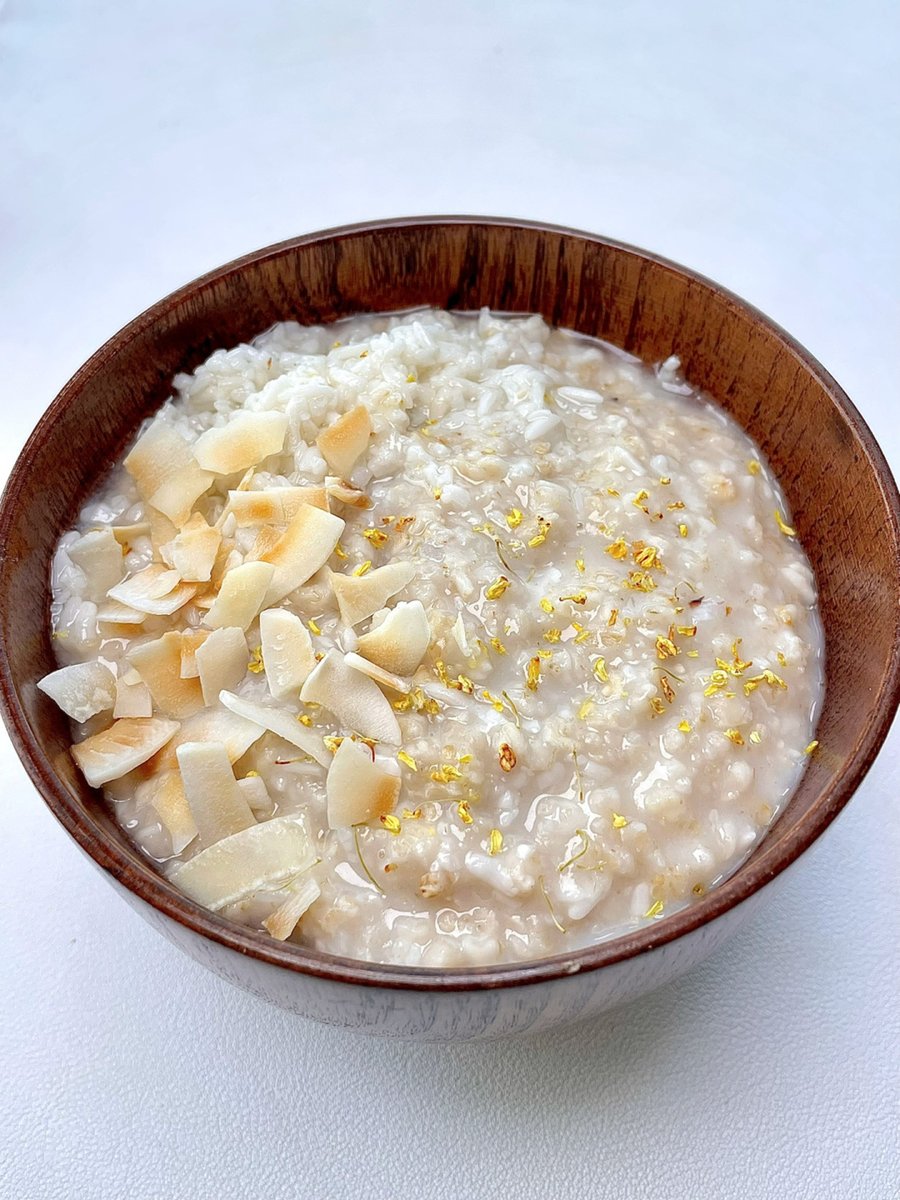 johnny92_72's tweet photo. Just cozy homemade oatmeal with fresh berries and a dash of honey for this rainy morning—simple, warm, and perfect to kick off the day!， https://t.co/ksb7w3Y0qv
