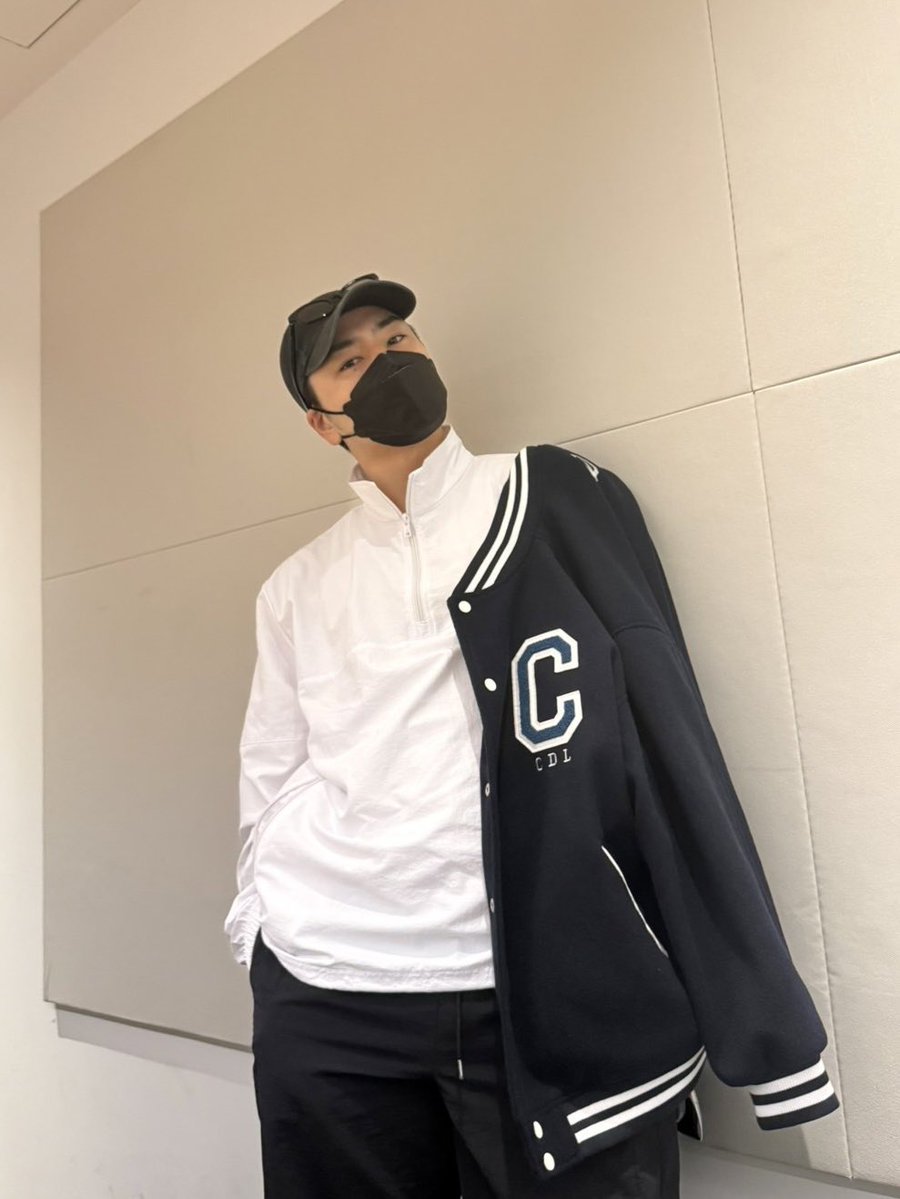 _cdl_official's tweet photo. ≪ ØMI ≫

ØMI MOON NIGHT 2026 "Ø to 3" 
～今年もお世話になりました!!大忘年会SPECIAL～

受注生産 本日23:59まで⏳❄️
🔗 https://t.co/BgcZ9oOmUr

#ØMI #CDLentertainment
@HIROOMI_3JSB_ https://t.co/Of3jaeEWWu