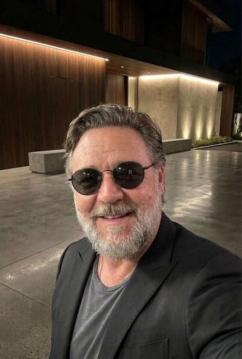 RussellCronw's tweet photo. Hello 😊 https://t.co/0Ri3CQoEl8