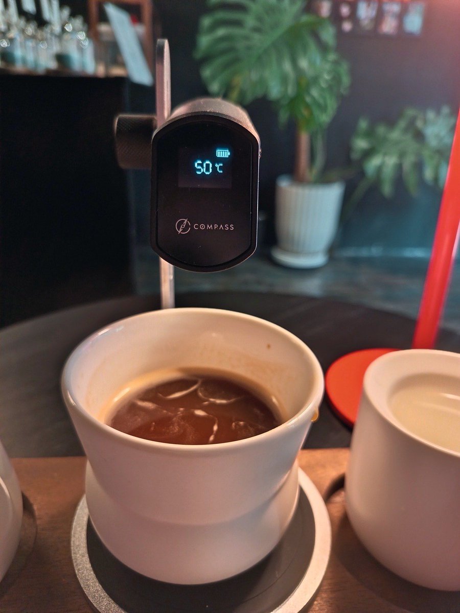KristineChayju's tweet photo. Tried the new smart coffee mug that keeps your drink at perfect temperature for hours u0026 game-changer for my morning commute! No more lukewarm sips ， https://t.co/ojFDs235Ya