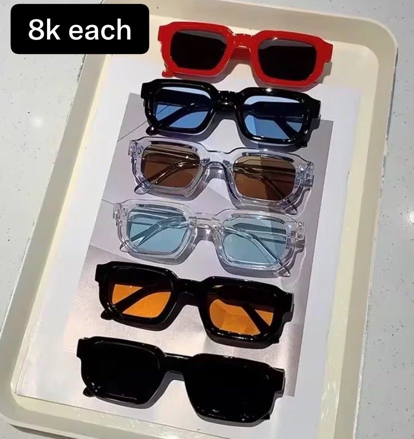 Fineboyszn's tweet photo. Glasses Dey !!!! https://t.co/wZIal9DDYO
