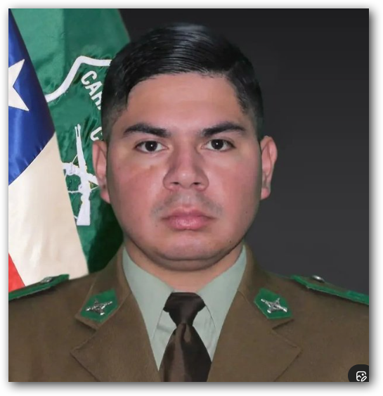 gene_llerena's tweet photo. * BACHELET II le quitó las UZI a carabineros de servicio en la población;
* Ayer un VENEKO mató a un joven carabinero con un pistola con cargador extendido, criminal q fue liberado por un "tribunal de garantía"; 
* Hace unos días la izquierda, marxistas, frenteamplistas,  los PARISI/JILES y algunos PDG  todos votando juntos, "celebran" la caída del proyecto de ley q pretendía expulsar ilegales y con ello, proteger actualmente q esta mierda criminal continúe con impunidad en el país.
* A partir de hoy, tienen otra vez las manos manchadas de sangre.
* QEPD, cabo 2 Christofer Aguilera Fernandez.