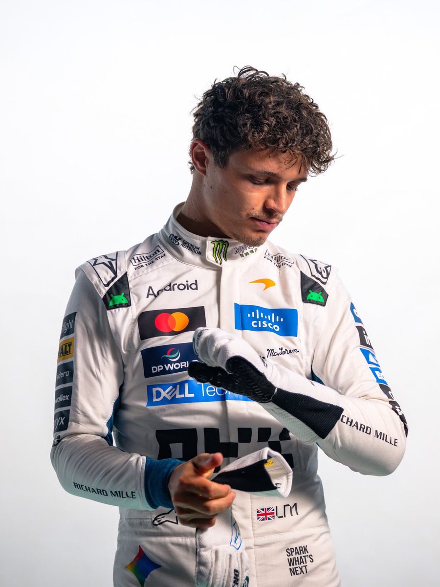 ihatef1ngl's tweet photo. come back to me white racesuit lando https://t.co/GO5cIoUtrn