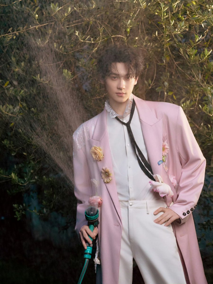 SweetCorns0714's tweet photo. (3/3)Blooms in clusters, sleeves carrying fragrance. A light rain gently moistens, the charm lingers long 💐
From Tian Xuning Studio on Weibo, 09/28/2026
#TianXuning #TianZiyu #leipeng99 https://t.co/j31Wh0Qpvc