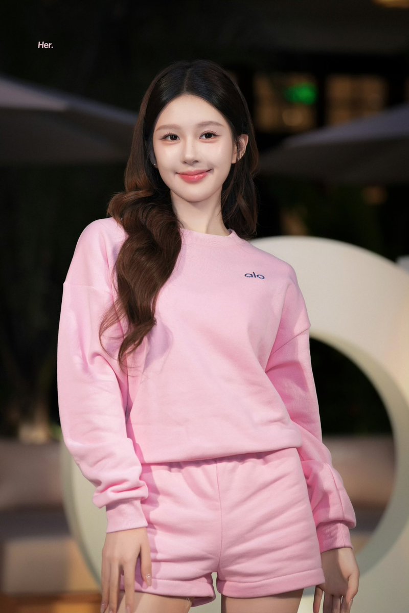 booboolili's tweet photo. 오늘 ALO 상하이 행사 참석한 핑꾸로사 https://t.co/SaFW6ZeoZp