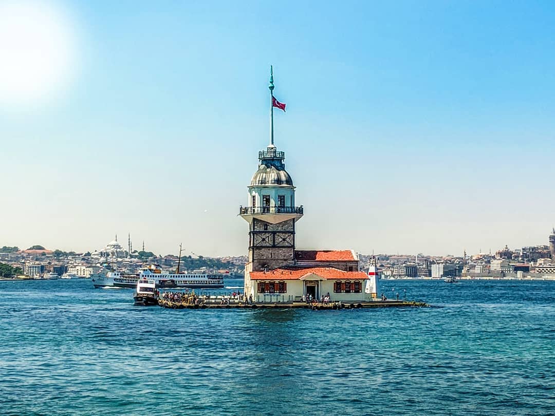 brant19's tweet photo. Sea view of Maiden's tower #turkey #istanbul #maidentower #tower #seaview #sea #history #old #flag #summer #sunny #cruise #vacation #happy #hdr #photography #pixel_team #pixel2xl #architecture #art #culture #explore #exploretheworld #insta https://t.co/lDJuLvTDSt