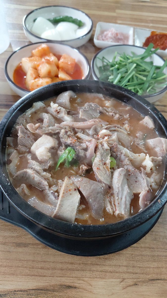 ME07EZ's tweet photo. 맛있겠지 https://t.co/hln8HihDe4