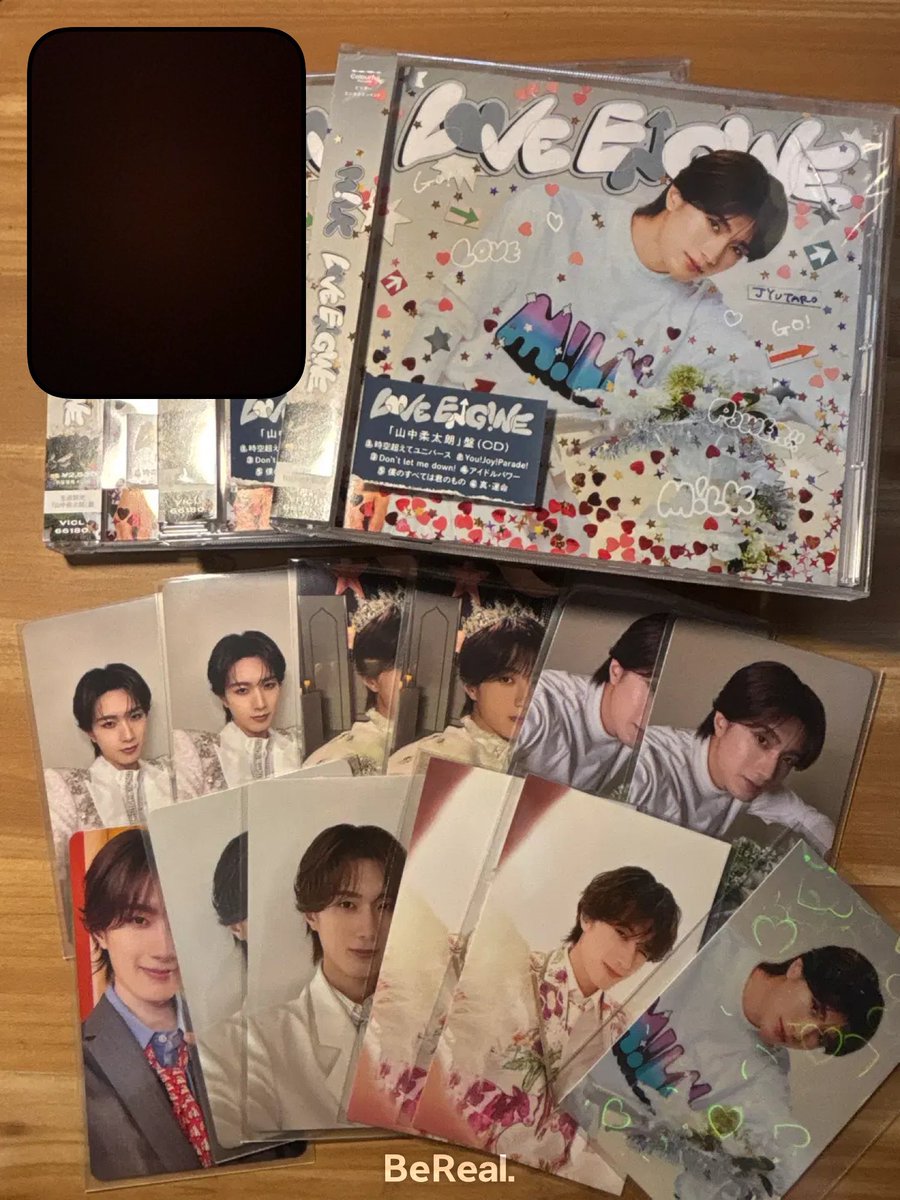 qxtkv1's tweet photo. レイクのリリイベ行くんだけどさ、
誰か求めていたらM!LKさんのCD受け取ってくれる人いない？？😿💧
山中さんと佐野さんと初回 通常 各2枚ずつ
残ってます😿💧
トレカつかないけど🥲🤍 https://t.co/YSXoFA6rGf