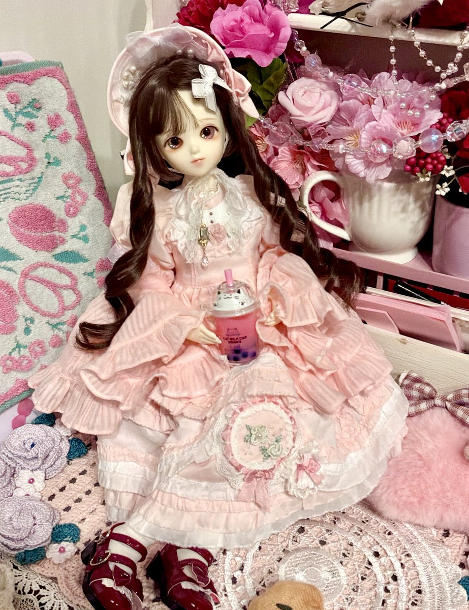syoukouai's tweet photo. タピオカで休憩中のお嬢さん🎀✨
#レオ・メシュロ https://t.co/zJCrbdq8qq