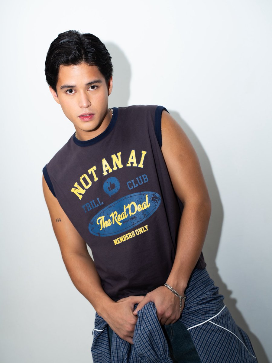 cornerstone_ofc's tweet photo. LOOK: This generation’s favorite heartthrob Kyle Echarri owns the BENCH Fashion Week Holiday 2026 runway! 

#KyleEcharri
#CornerstoneArtist
#BENCHFashionWeekHoliday26 https://t.co/ndP9KVv8B0