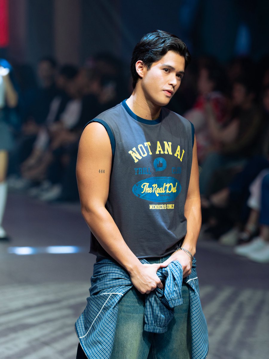 cornerstone_ofc's tweet photo. LOOK: This generation’s favorite heartthrob Kyle Echarri owns the BENCH Fashion Week Holiday 2026 runway! 

#KyleEcharri
#CornerstoneArtist
#BENCHFashionWeekHoliday26 https://t.co/ndP9KVv8B0