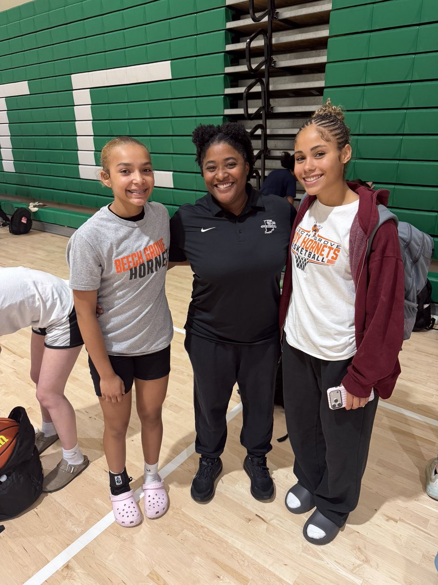 BG_Lady_Hornets's tweet photo. #IGBRR ALL IN SHOWCASE #PPC26
Thank you so much @COACHBECKETT
@mariyah_reneee
@Coach_SRansom
@TheHiveBGHS
🧡🖤🏀 https://t.co/FY9pAeIcUC