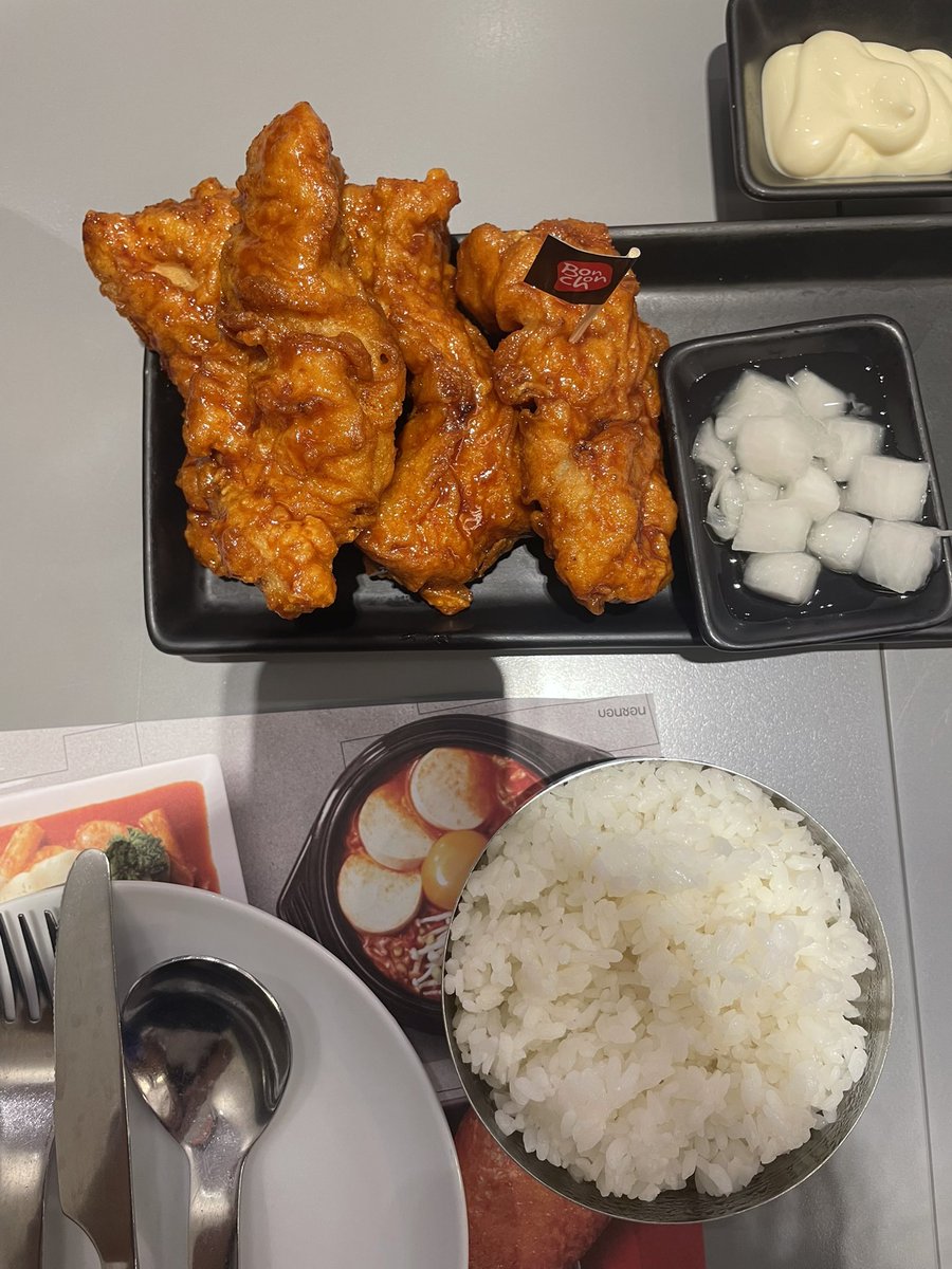 hasun03531's tweet photo. 🌧️ อากาศเย็นๆ แบบนี้ ใครที่ยังไม่รู้จะทานอะไรรองท้องดี ตอนนี้ Bonchon มีโปรโมชั่นและดีลลดพิเศษด้วยนะคะ คุ้มมาก #lineman
🌸 ซื้อ บิ๊กชิคเก้นไบท์ 7 ชิ้น ราคา 98.-
🌸 ซื้อ บอนชอนไบท์ 1 แถม 1 ราคา 199.-
🌸 ซื้อ ไก่ทอดบอนชอน 8 ชิ้น + ข้าวญี่ปุ่น ราคา 169.-
🌸 ซื้อ บิ๊กชิคเก้นไบท์ + ข้าว แถม เก้นไบท์ + ข้าว + โค้ก ราคา 189.-
🌸 ซื้อ ไก่ทอดบอนชอน 10 ชิ้น + บิ๊กชิคเก้นไบท์ 5 ชิ้น ราคา 159.-