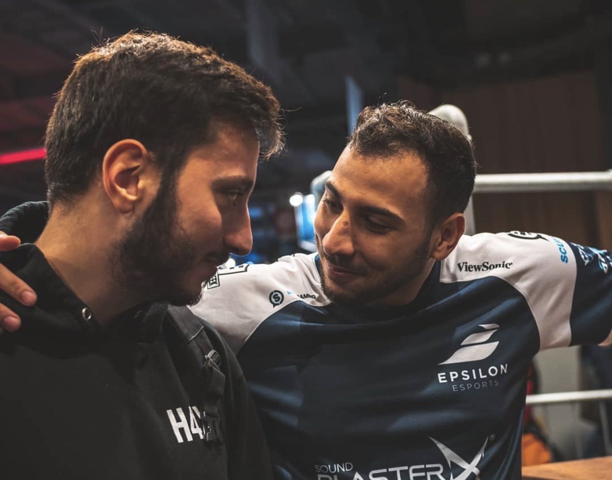 Roknarr's tweet photo. T’as été une vraie inspiration pour moi quand j’ai commencé, puis tu m’as aidé comme t’as toujours voulu aider les autres sans jamais rien attendre en retour. Je suis choqué, ça fait 4h que je tourne en rond, repose en paix mon frère, toutes mes pensées vont à ta famille et à tes proches 🕊️