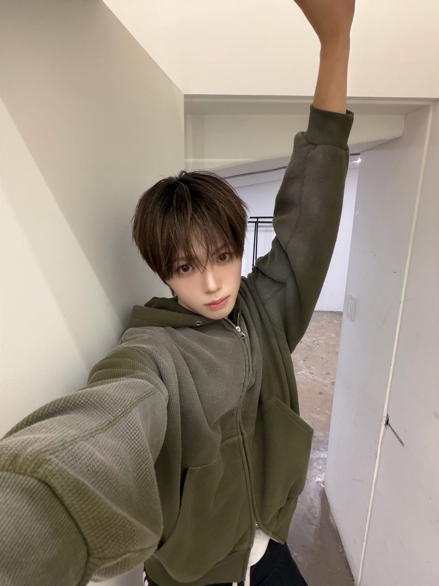 idntt_cosmo's tweet photo. 누구처럼 바퀴벌레는 못 잡아도
너 마음잡는 것만큼은 선수야
🕸️💗

#idntt #아이덴티티 
#yesweare #김성준 #kimseongjun https://t.co/n5iWOGLGkV