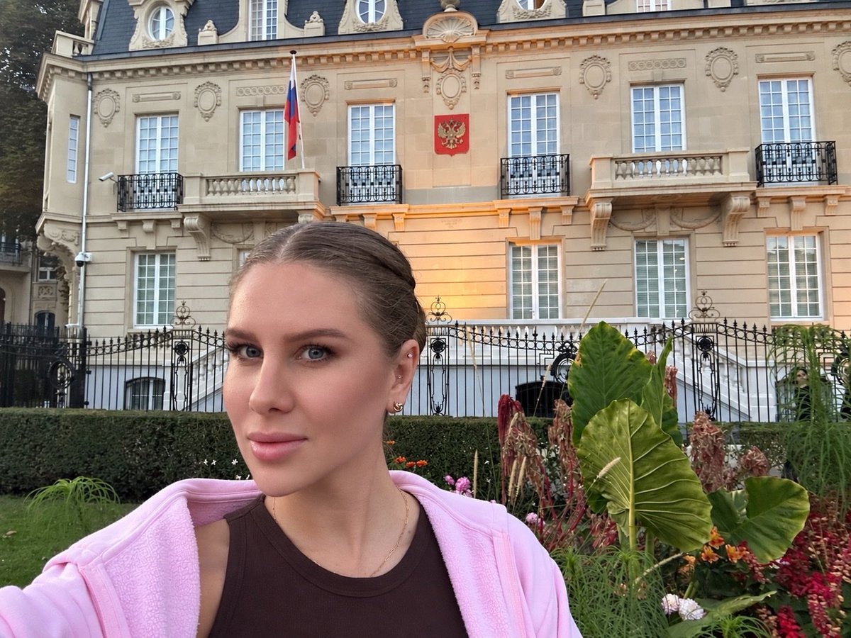 SobolLubov's tweet photo. Генеральное консульство РФ в Страсбурге. 

Как думаете, ждут меня в гости? https://t.co/swFu526k8E
