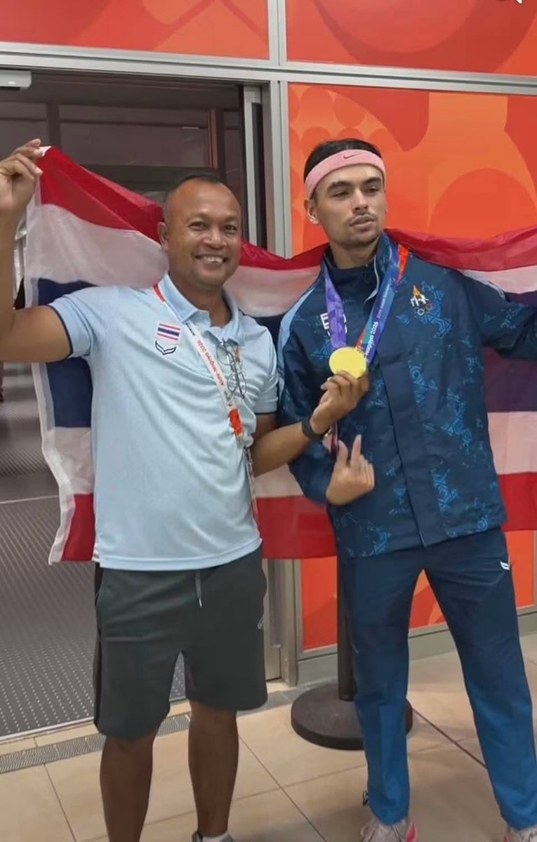 PastelLifeLines's tweet photo. เย็นนี้ส่งใจเชียร์จอชชัวต่อใน วิ่งผลัด 4x400M 

นายกสมาคมกีฬากรีฑาฯ เข้าไปพูดคุยและให้กำลังใจ "จอชชัว โรเบิร์ต แอทคินสัน" พร้อมคุณแม่ รับฟังปัญหาและความคิดเห็นเพื่อนำมาปรับปรุงการดูแล วางแผนซ้อม และดันลงแข่งระดับอินเตอร์อย่างเหมาะสมและต่อเนื่อง 
มาร่วมส่งพลังใจให้ทัพนักกีฬาไทยไปพร้อมกัน