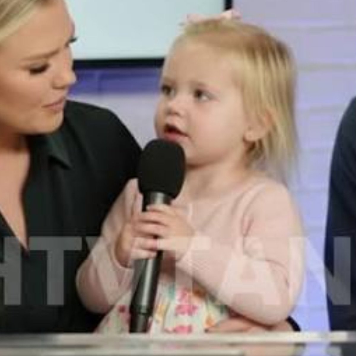lunasylrodigu's tweet photo. @TakeshitaBoy You forgot to be kind to this little girl and a grieving widow just two weeks ago. Now you're on X typing essays and seeking attention. Didn't you guys mock Erika for coming back to TPUSA so quickly? I thought grieving widows take time to be alone. https://t.co/EzOocINGzm