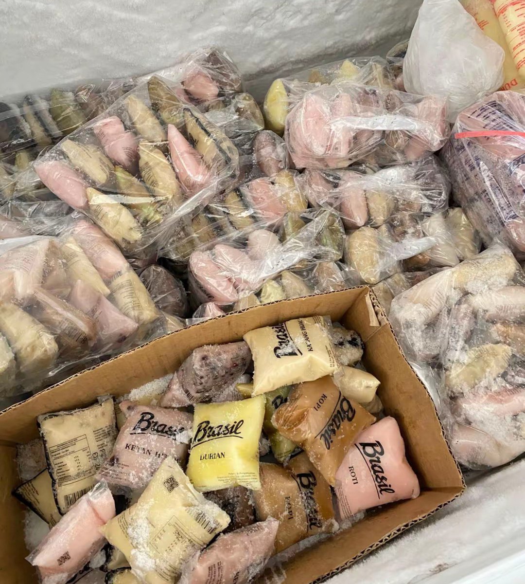 _estap's tweet photo. nemu es zaman majapahit, baru liat lagi ini es brasil😭

tim kacang hijau! kalo kalian tim rasa apa nih? https://t.co/z3oFp6IWNS