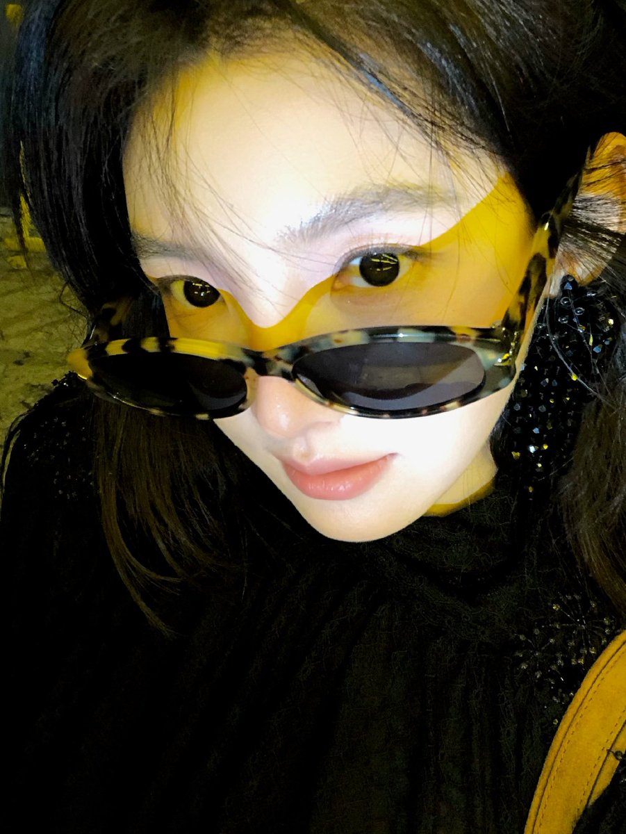 rruonans's tweet photo. Zhang Ruonan getting ready for Paris Fashion Week with ISABEL MARANT 🖤

(1/4) https://t.co/aJ7zjgDuis