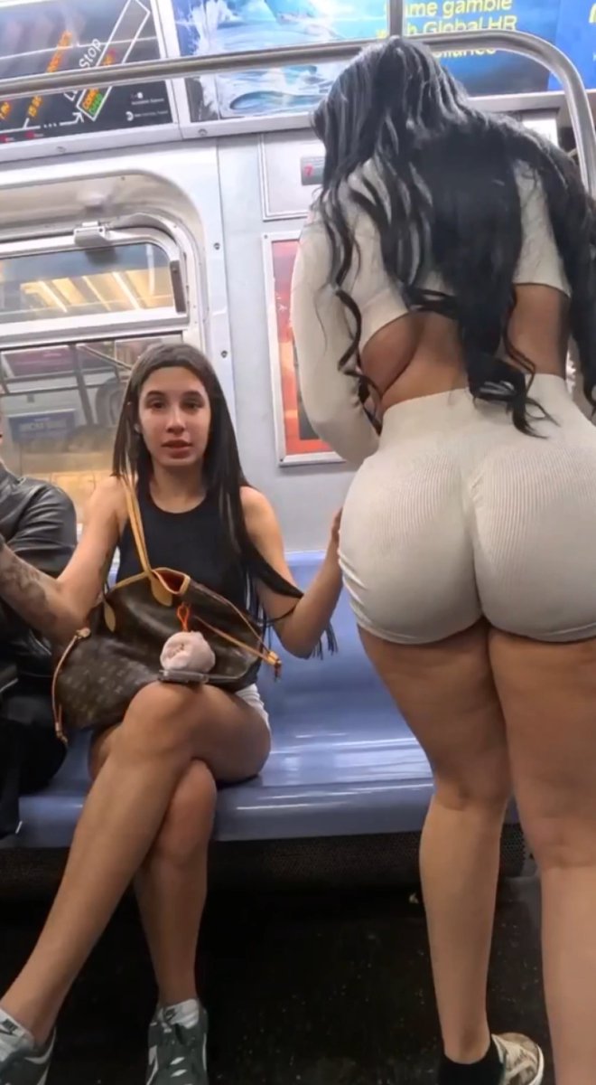 jehad87's tweet photo. Her friend didn't like it, but these white cakes are delicious from now on and won't be registered.

FULL VIDEO IN BIO 👈

#creepshot #candids #candid https://t.co/nMuT7UvA7q