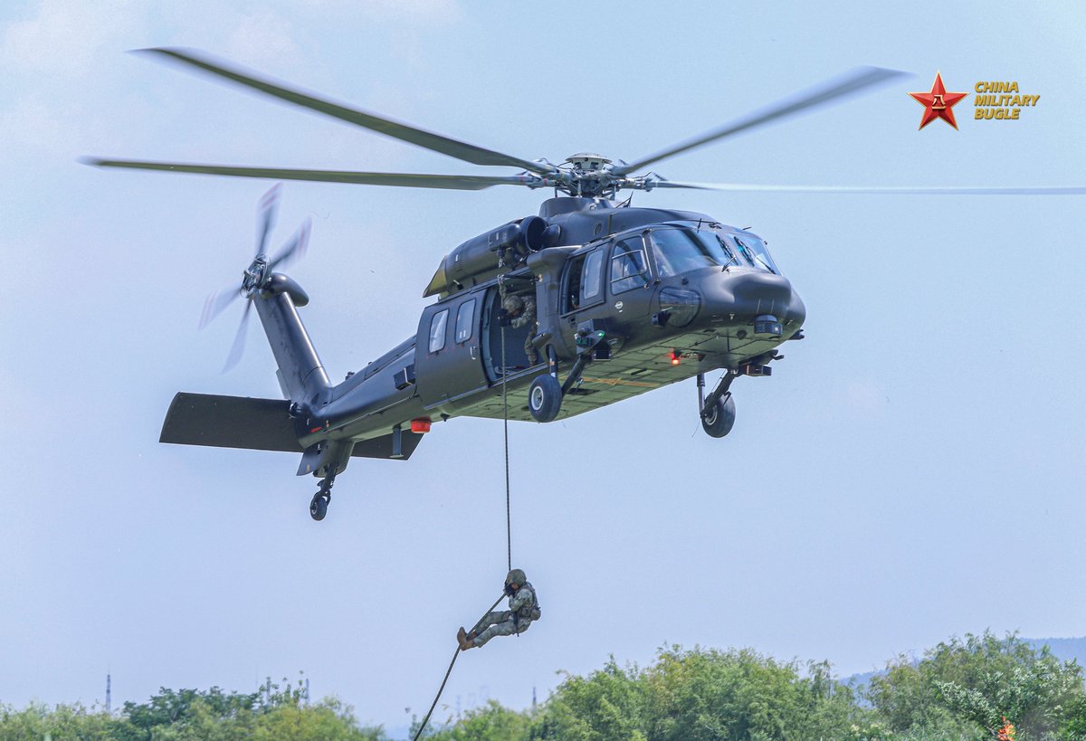 ChinaMilBugle's tweet photo. Choppers and Soldiers:

Photos show multiple types of helicopters of the Chinese PLA Army, including Z20, Z10 and Z19 participating in multi-subject training exercise. 

#Z20 #Z10 #Z19
#直20 #直10 #直19
#PLA #ArmyAviation
#Chinamilitary #ChinaMilBugle