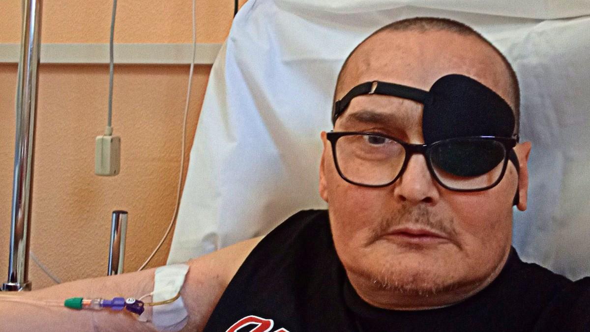 fattoquotidiano's tweet photo. Morto Stefano Milani, il tifoso del Milan diventato famoso su X. Da Bertolucci a Valenti: "Ha lottato come nessuno, mai un passo indietro" https://t.co/94UXdQj2Tq https://t.co/Zh38GsJiT8