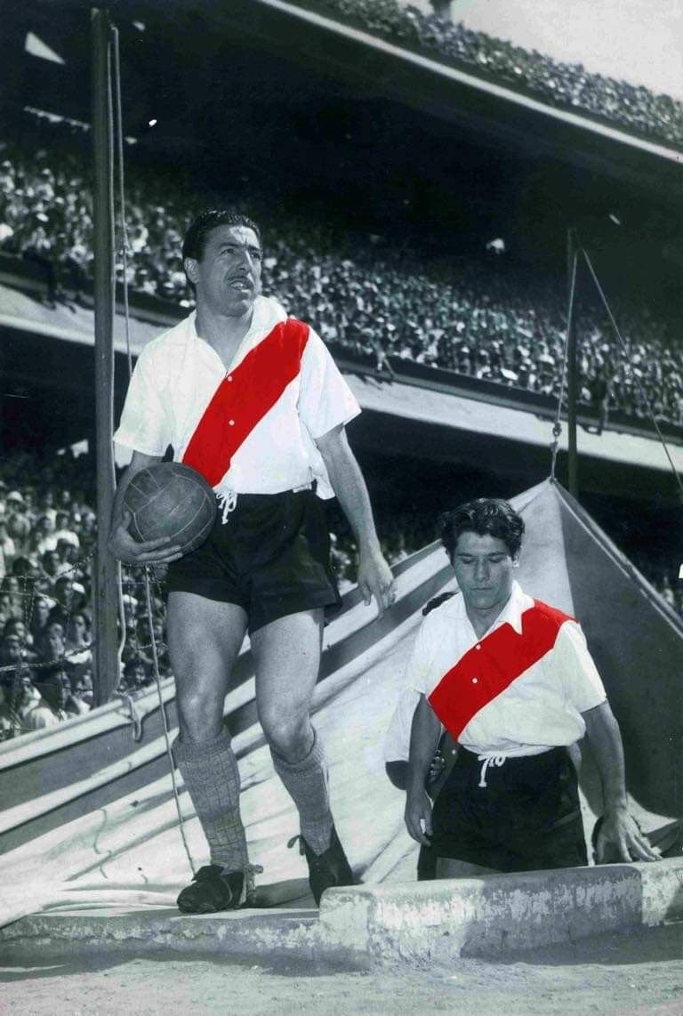 BandaRoja_'s tweet photo. 🐔🗣️ "Yo cuando entro a #River me transformo, me emociono como un chico". https://t.co/piSLK6hyKZ