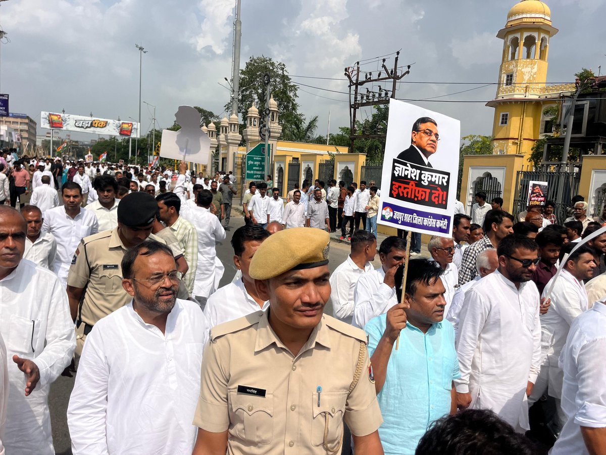 SanyamLodha66's tweet photo. शहीद स्मारक, जयपुर में राजस्थान प्रदेश कांग्रेस कमेटी के तत्वावधान में देश के मुख्य निर्वाचन आयुक्त ज्ञानेश कुमार के इस्तीफे की मांग को लेकर आयोजित प्रदर्शन में प्रदेश कांग्रेस अध्यक्ष गोविंद सिंह जी डोटासरा, पूर्व मुख्यमंत्री अशोक जी गहलोत, राजस्थान कांग्रेस प्रभारी सुखजिंदर जी रंधावा, नेता प्रतिपक्ष टीकाराम जी जूली के साथ भाग लिया।

@INCRajasthan @INCRajasthan