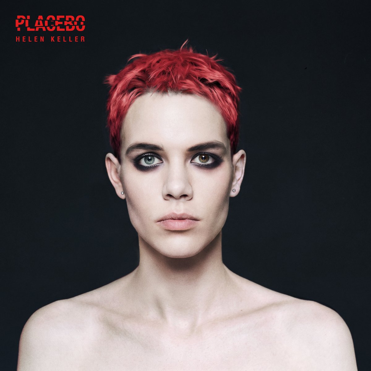 Listenary's tweet photo. Placebo, yeni single’ı “Helen Keller” ile geri dönüyor. ⚡️

H.K. Farewell’ın piyano melodisinden ilham alan şarkı, adını grubun solisti Brian Molko’nun tarihte en sevdiği isimlerden Helen Keller’dan alıyor. https://t.co/CC2aYygrnf