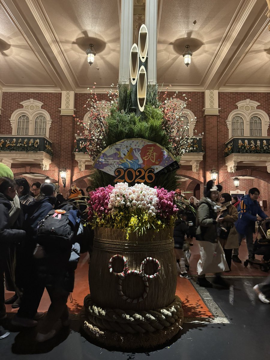 dis1928ney's tweet photo. 2026.01.09  "Private Evening Party" Report🏰

初めて当選した"Private Evening Party"🥔

Seaちゃんは…初めての陸イン🏰

色んなものを見て聞いて…ディズニー好きな子になると良いなぁ🤭💭

家族みんなで思いっきりはしゃいで、たくさん笑って…楽しい時間を過ごせました🥰 https://t.co/aHyCaFHCW6