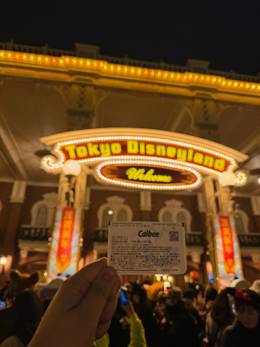 dis1928ney's tweet photo. 2026.01.09  "Private Evening Party" Report🏰

初めて当選した"Private Evening Party"🥔

Seaちゃんは…初めての陸イン🏰

色んなものを見て聞いて…ディズニー好きな子になると良いなぁ🤭💭

家族みんなで思いっきりはしゃいで、たくさん笑って…楽しい時間を過ごせました🥰 https://t.co/aHyCaFHCW6