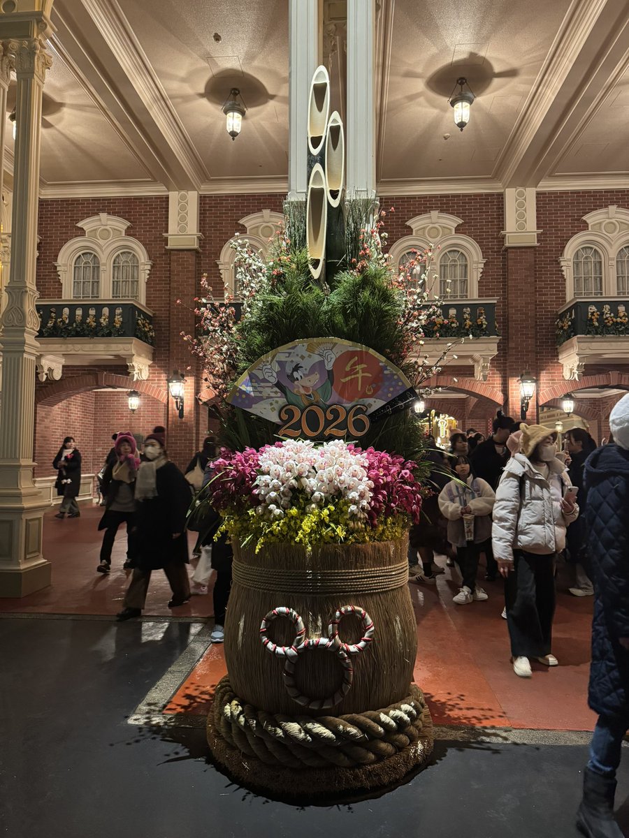 dis1928ney's tweet photo. 2026.01.09  "Private Evening Party" Report🏰

初めて当選した"Private Evening Party"🥔

Seaちゃんは…初めての陸イン🏰

色んなものを見て聞いて…ディズニー好きな子になると良いなぁ🤭💭

家族みんなで思いっきりはしゃいで、たくさん笑って…楽しい時間を過ごせました🥰 https://t.co/aHyCaFHCW6