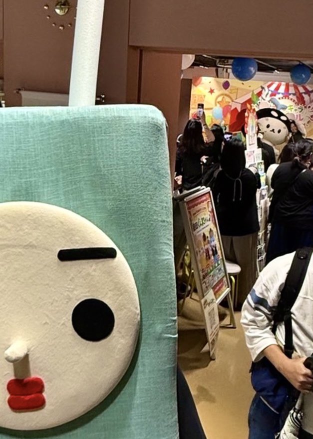 mamenitounyu's tweet photo. これは人気すぎて近寄れなかったポルカさんとのツーショット（？） https://t.co/JzMXEdjKiR