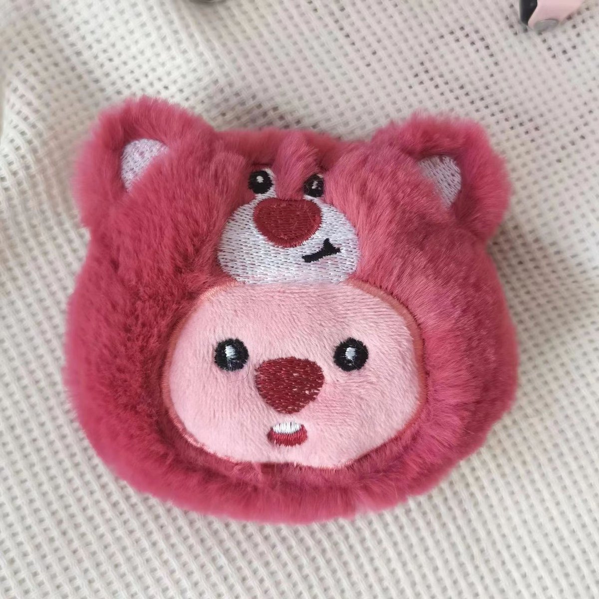 julissaeddej's tweet photo. Hoy hice un llavero de fieltro con forma de gato, muy fácil y adorable!  Materiales: fieltro, hilo, aguja. https://t.co/G8qxnIteD3