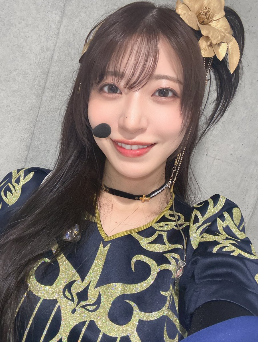 annakoto117's tweet photo. Lights on meは咲耶の歩んできた軌跡そのものといった曲ですが、過去を振り返ると同時に聴いている誰かに寄り添いたい、笑顔にしたい、という思いは千夜アリアを歌っている時と同じです。

目の前のあなたに届きますように、という願いを込めて笑顔で歌いました🌃

#シャニマスソロライブMSP https://t.co/PAlp5TFqCX