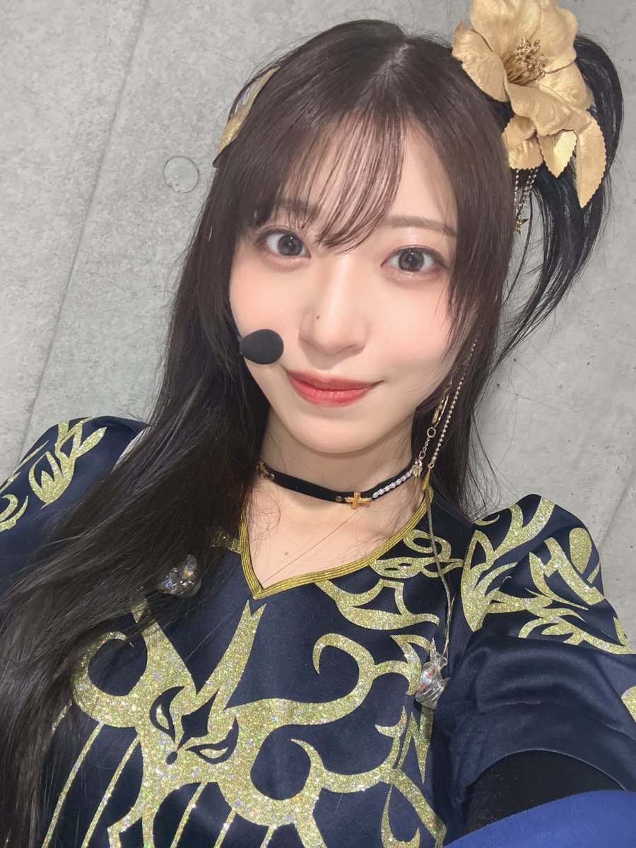 annakoto117's tweet photo. Lights on meは咲耶の歩んできた軌跡そのものといった曲ですが、過去を振り返ると同時に聴いている誰かに寄り添いたい、笑顔にしたい、という思いは千夜アリアを歌っている時と同じです。

目の前のあなたに届きますように、という願いを込めて笑顔で歌いました🌃

#シャニマスソロライブMSP https://t.co/PAlp5TFqCX