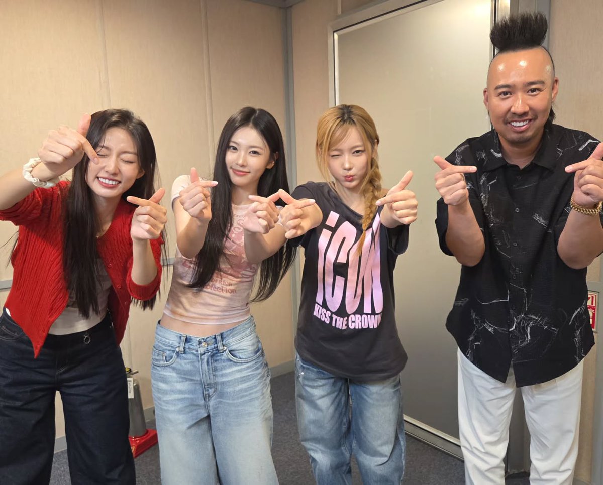 LvlzEnthusiast's tweet photo. [260928] 🦌 Yein in sbs_ten 📸 Instagram update

#Lovelyz #러블리즈 #Yein #JeongYein #정예인 #예인 #고라니 https://t.co/HHg385oGpB