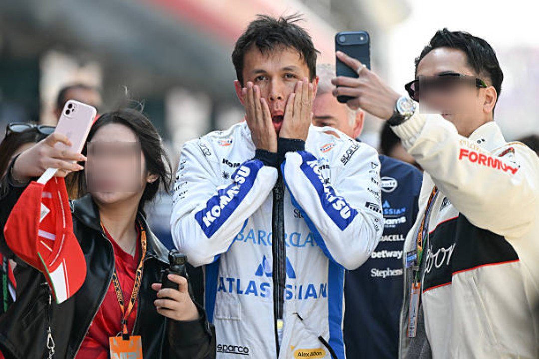 albonisme's tweet photo. shit that happened to alex after a bad race 😭 https://t.co/rjmCOwAfpm