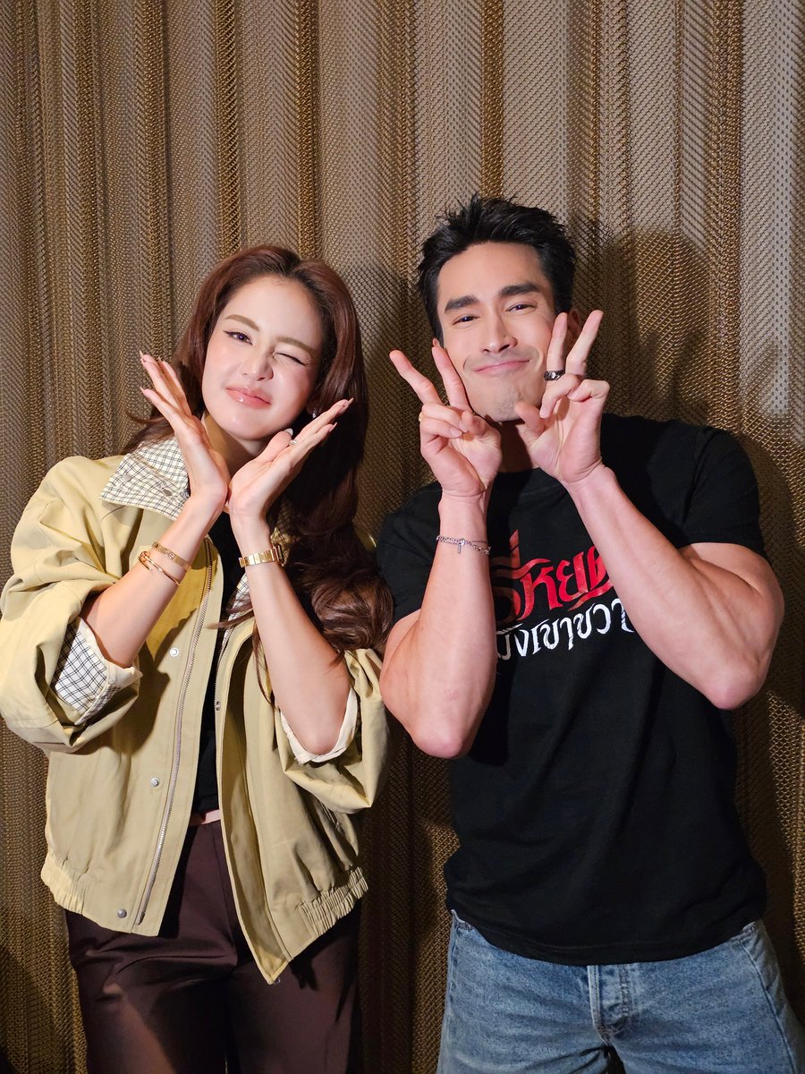 WeLoveSF's tweet photo. ✨️😎 "พี่ยักษ์" และ "น้ำเพชร"
พร้อมออกลุยเขาขวางกันแล้ว
ภาคนี้จัดเต็มความสนุกแน่นอน
ใครยังไม่มีตั๋ว รอช้าไม่ได้น้าาา~

🎬 #ธี่หยดสมิงเขาขวาง
เข้าฉาย 30 กันยายนนี้ ที่ #SFcinema 🍿❤

📱เช็กรอบ ซื้อตั๋วล่วงหน้า 👉https://t.co/byrhE69n0z
หรือที่แอป SF Cinema 👉 https://t.co/HyAwPEihJX

#ธี่หยด #สมิงเขาขวาง
#ณเดชน์ #โบว์เมลดา
#SFgenCinema
#ดูธี่หยดสมิงเขาขวางที่SF