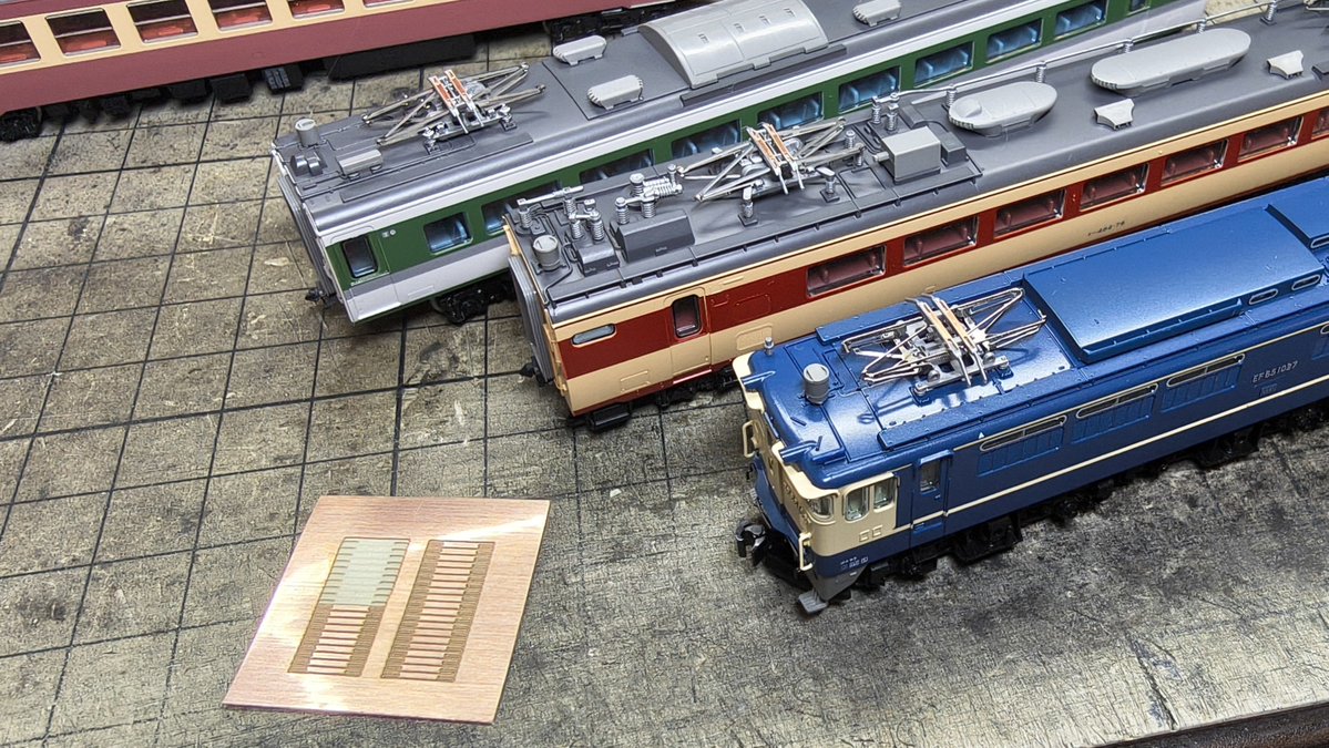 PancakeCon's tweet photo. 銅色のシールで、スリ板を作ってみました！

どうかな？ https://t.co/t4Glq6GNUt