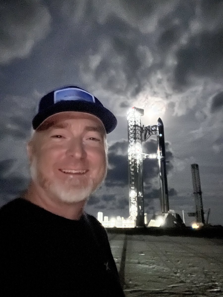 Night73skyDarin's tweet photo. Godspeed flight 14! https://t.co/YbdHAdmLZN