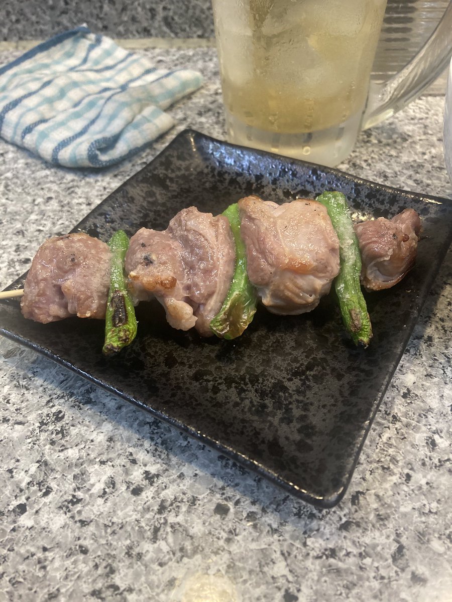 ramentoriton's tweet photo. やきとん有希ちゃんです！
西成風ホルモン焼きをやめてやきとんの提供を始めました！
レパートリーは少ないですが、やきとんの大きさが自慢です！
注文毎にくし打ちするので少々時間がかかります！ https://t.co/Gdh9wZjlTw